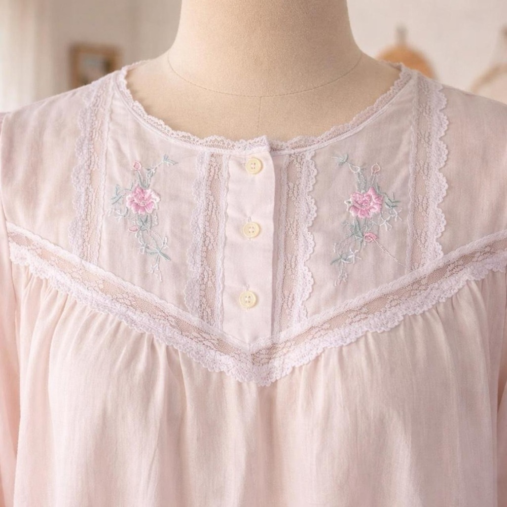 90s pink floral embroidered dress with lace trim